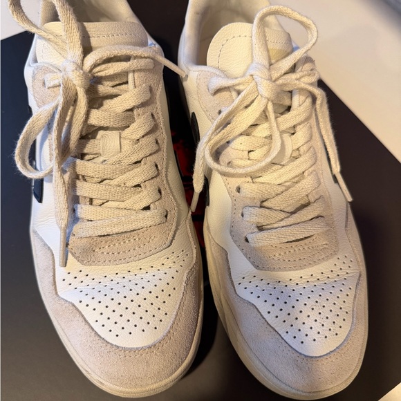 Veja Women’s Cream and Black Sneakers - Picture 2 of 8